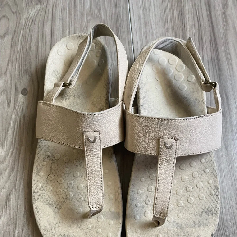 Women’s Beige Leather Toe-Post Sandals